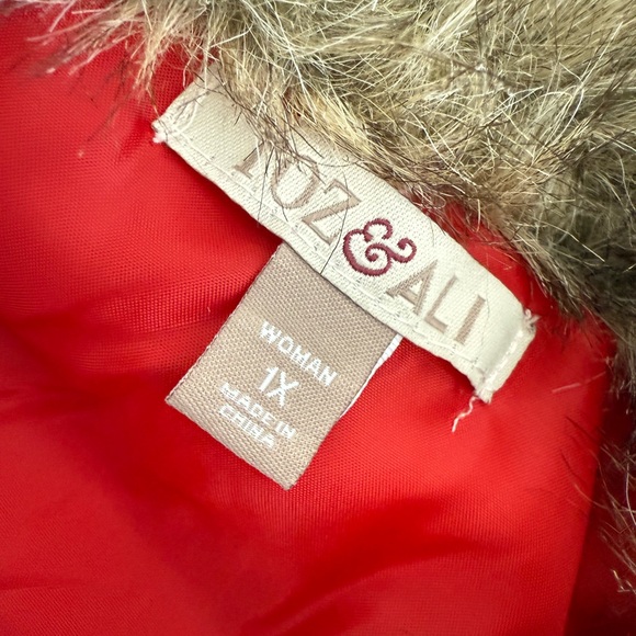 Red Puffer Vest with Faux Fur Collar - Picture 4 of 8